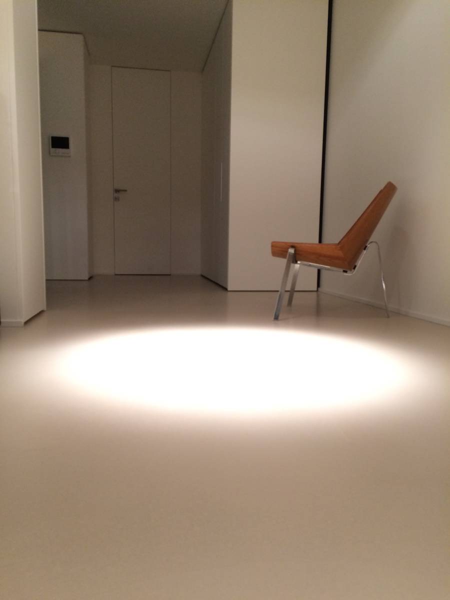 Béton ciré beige appliqué dans une villa de haut standing a Cannes sur une surface de sol de 500m2