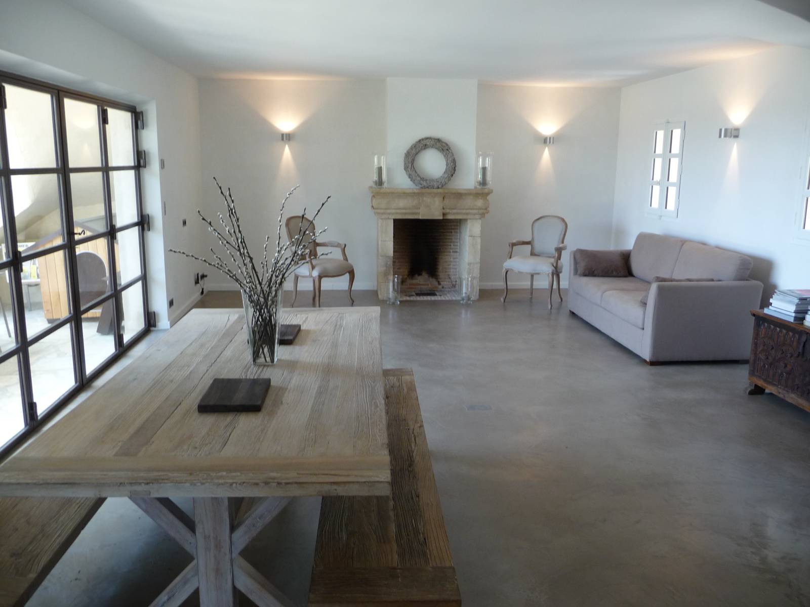 salon en enduit de chaux grec blanc